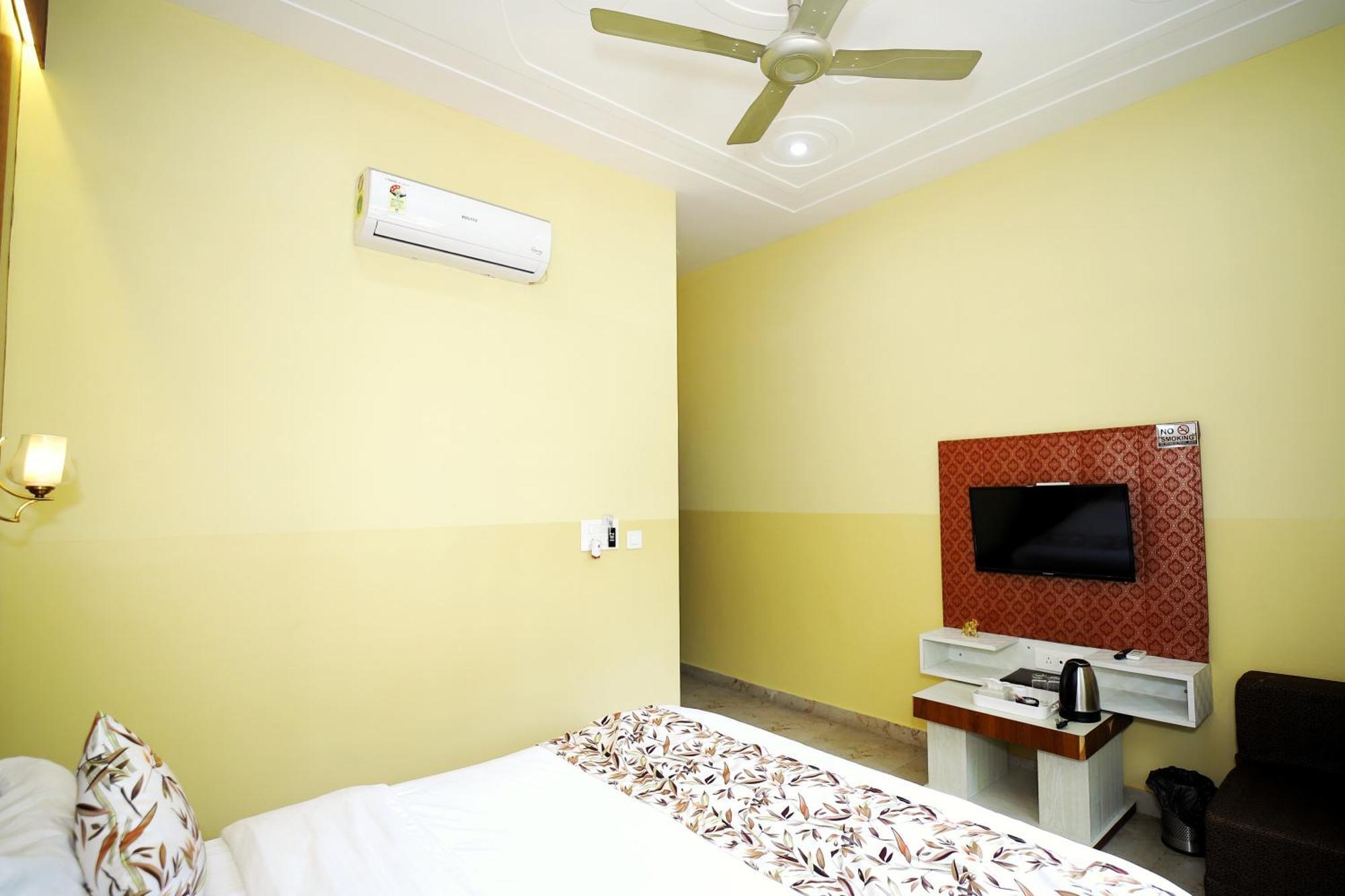 The Orchid Retreat Apartment Агра Екстериор снимка