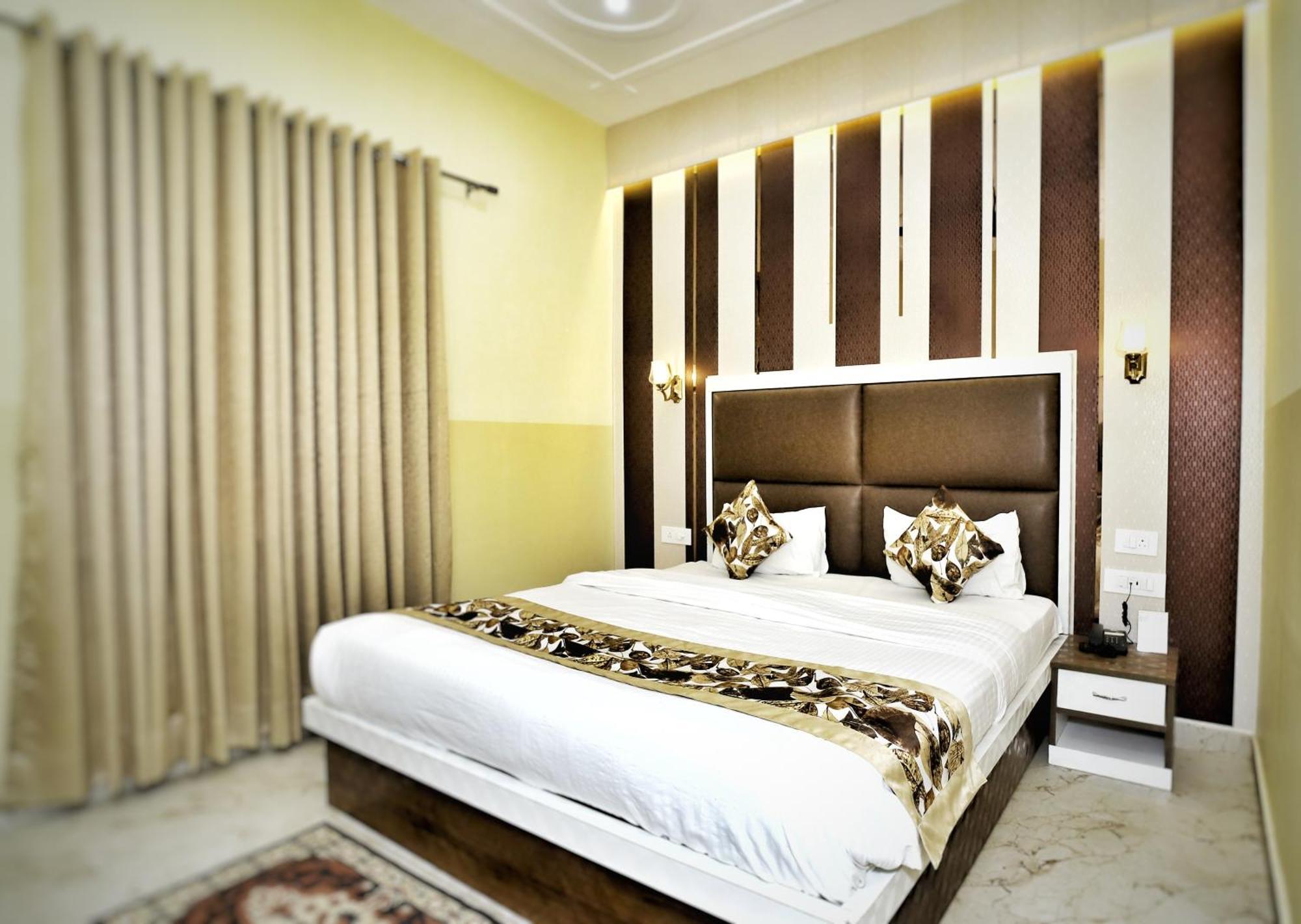 The Orchid Retreat Apartment Агра Екстериор снимка